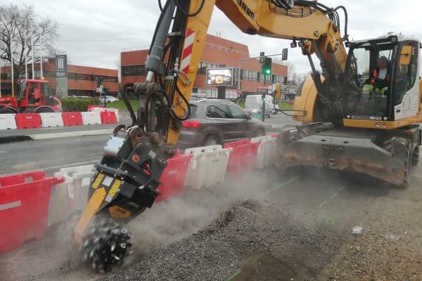 MBクラッシャー MB-R700 ツインヘッダー アタッチメント Liebherr