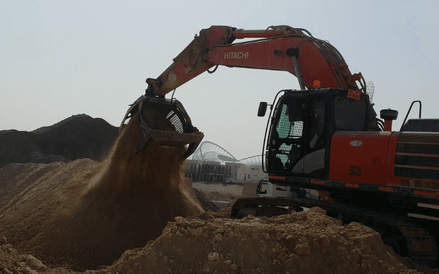 MB S18 Hitachi Qatar road construction