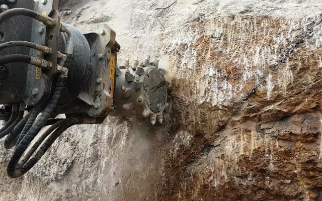 MB R500 Bobcat E55 Corse roadworks rocks