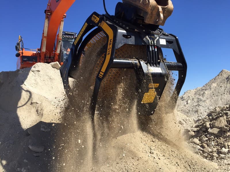 MB-S18 S4 スクリーンバケット Doosan