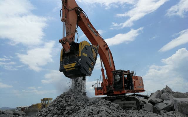 BF150.10 Doosan DX700LC Armenia quarry road construction basalt river rocks (BF150 rocks)