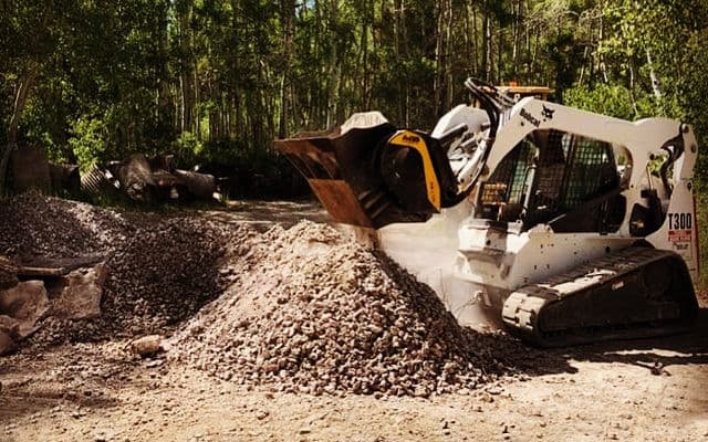 MB-L120-Bobcat-T300-USA-recycling-road-construction-granite-river-stone (L120 stone・recycling)