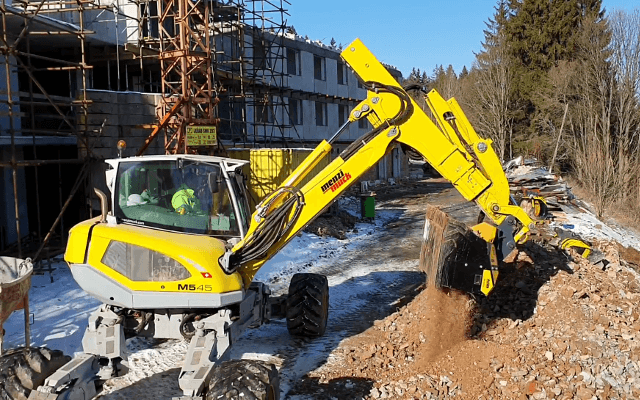 MB HDS214 Menzi Muck M545_Czech Republic recycling building material (HDS214 recycling)