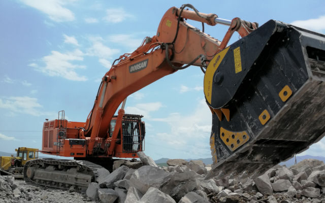 BF150.10 Doosan DX700LC Armenia quarry road construction basalt river rocks