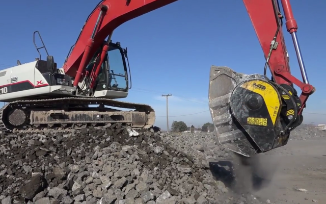 BF80.3 Link Belt 210 X2 Argentina foundry scraps