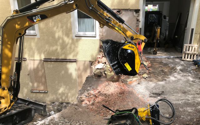 MB C50 Caterpillar 305.5E2 CR Germany urban job site