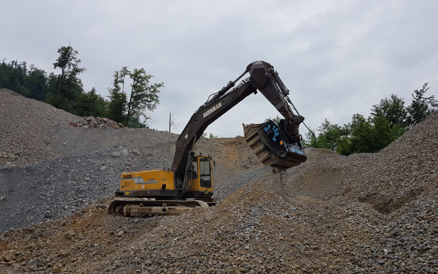 BF120.4 Volvo Akerman EC300 Slovenia quarry dolomite