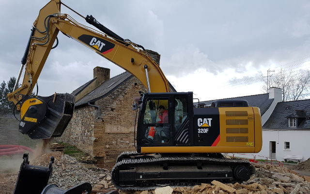 BF80.3 Caterpillar 320F France demolition