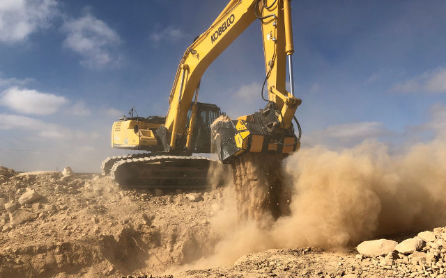 MB HDS320 Kobelco SK300LC USA utility works soil rocks