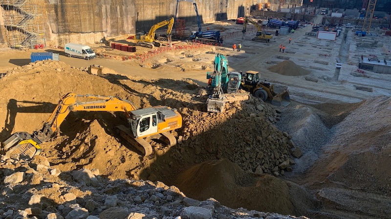 バケットクラッシャーとスクリーンバケットの共同作業